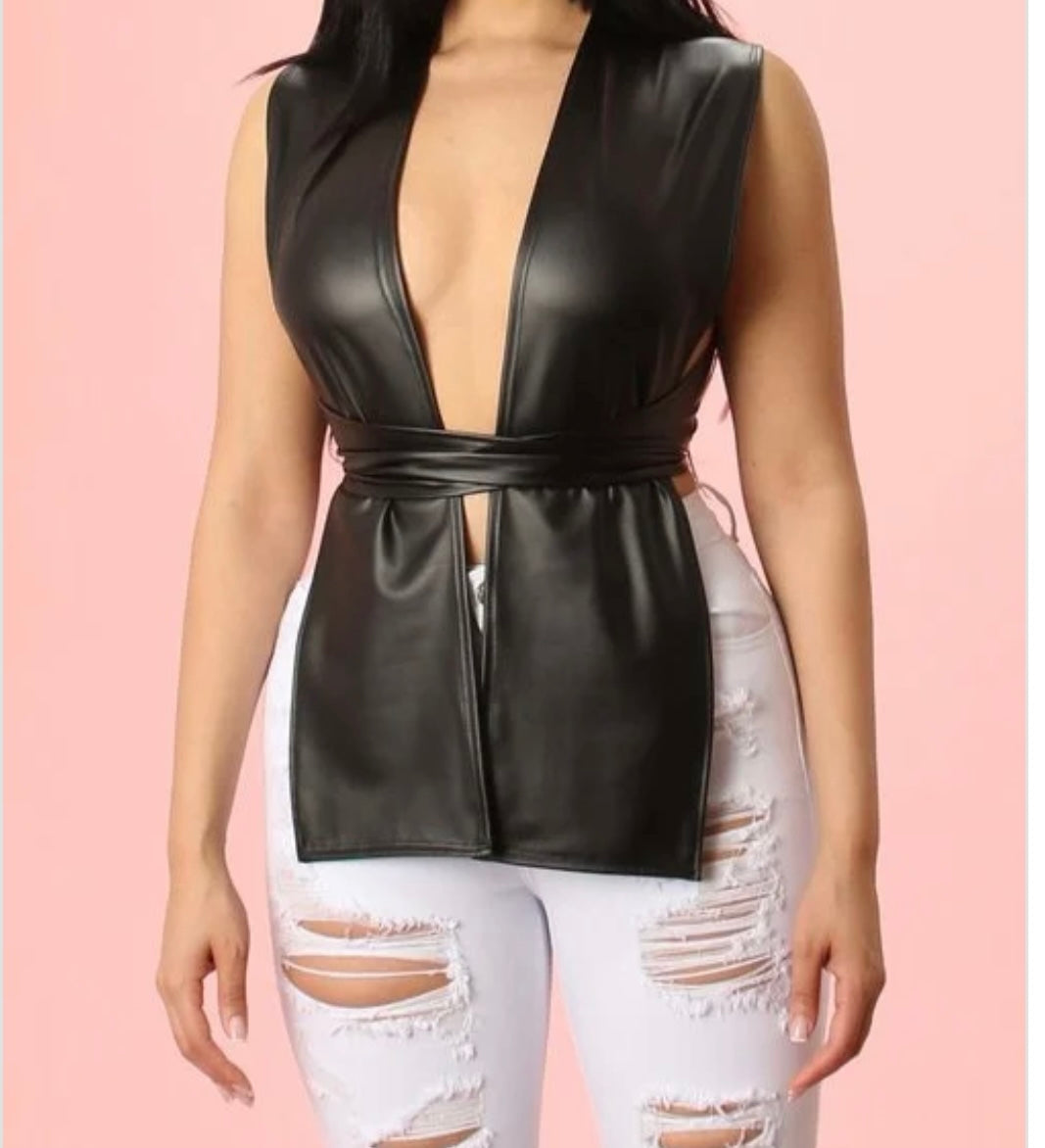 SLEEVELESS FASHION TOP