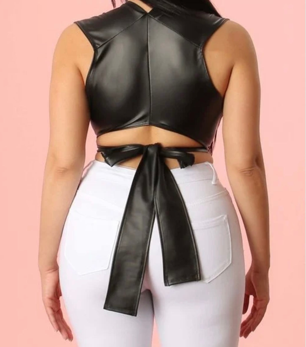 SLEEVELESS FASHION TOP