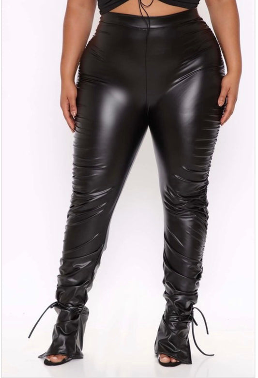 FAUX LEATHER RUCHED PANTS